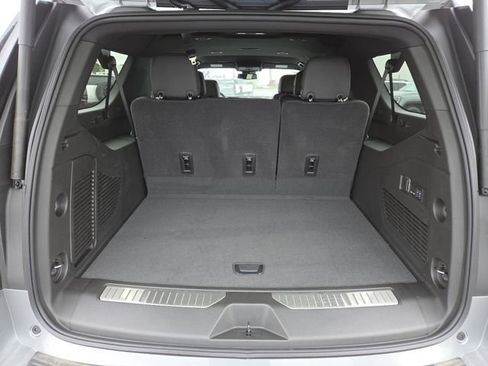 New 2025 Chevrolet Suburban Premier image 28