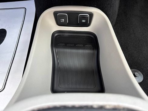Used 2021 Chrysler Pacifica Touring-L w/ Premium & Safety Sphere Group AWD/4WD image 19