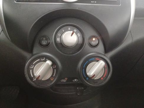 Used 2014 Nissan Versa SV FWD image 24