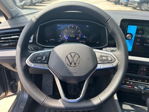 Used 2025 Volkswagen Jetta SE w/ Sunroof Package image 12