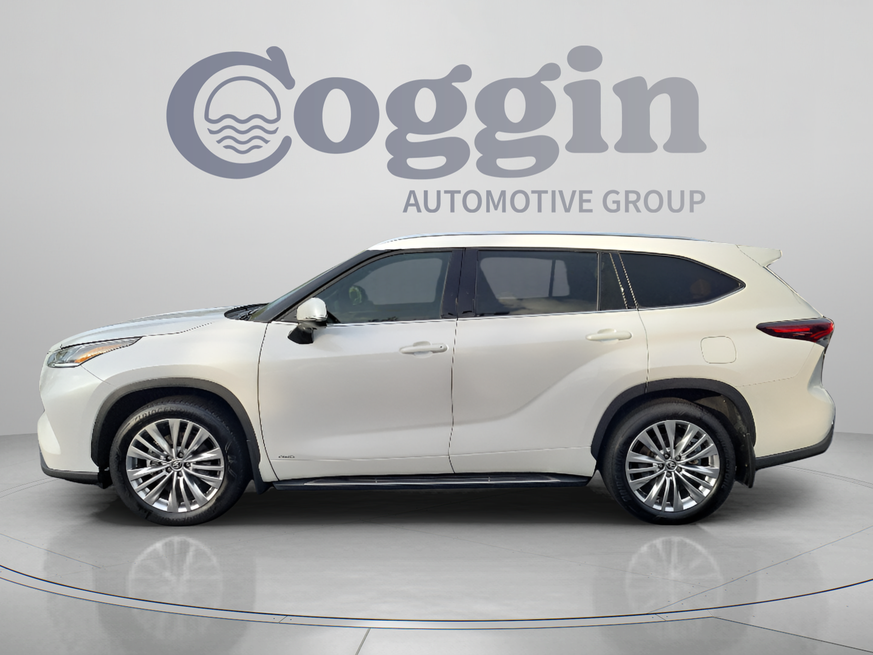 Certified 2026 Toyota Highlander Platinum AWD/4WD image 2