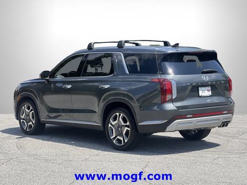 Used 2023 Hyundai Palisade SEL FWD image 2