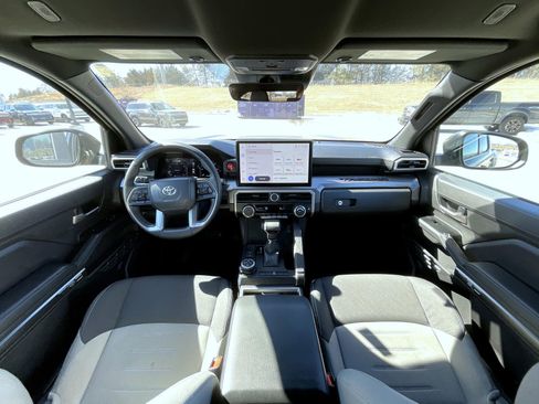 Used 2025 Toyota Tacoma TRD Off-Road image 15