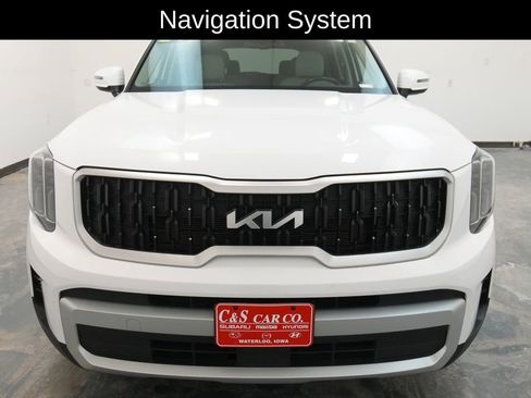Used 2024 Kia Telluride EX w/ EX Captain's Chair Package image 2