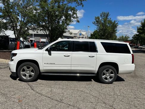 Used 2018 Chevrolet Suburban Premier AWD/4WD image 2
