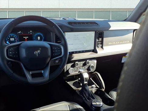 New 2025 Ford Bronco Badlands image 4