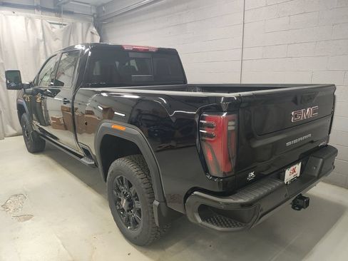 New 2026 GMC Sierra 2500 AT4 w/ AT4 Premium Plus Package AWD/4WD image 18