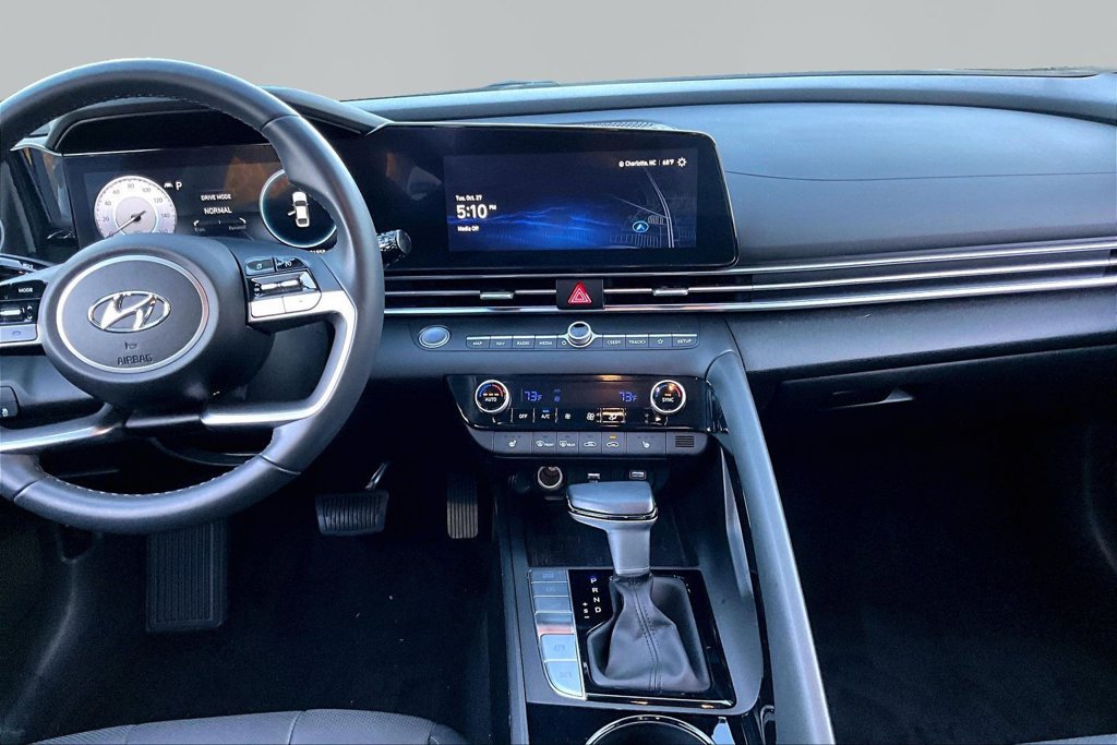 Used 2023 Hyundai Elantra Limited FWD image 9