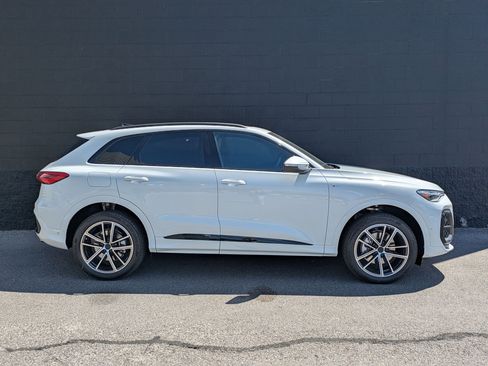 New 2026 Audi Q5 Premium AWD/4WD image 4
