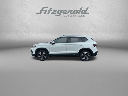 Used 2025 Volkswagen Taos SE AWD/4WD image 4