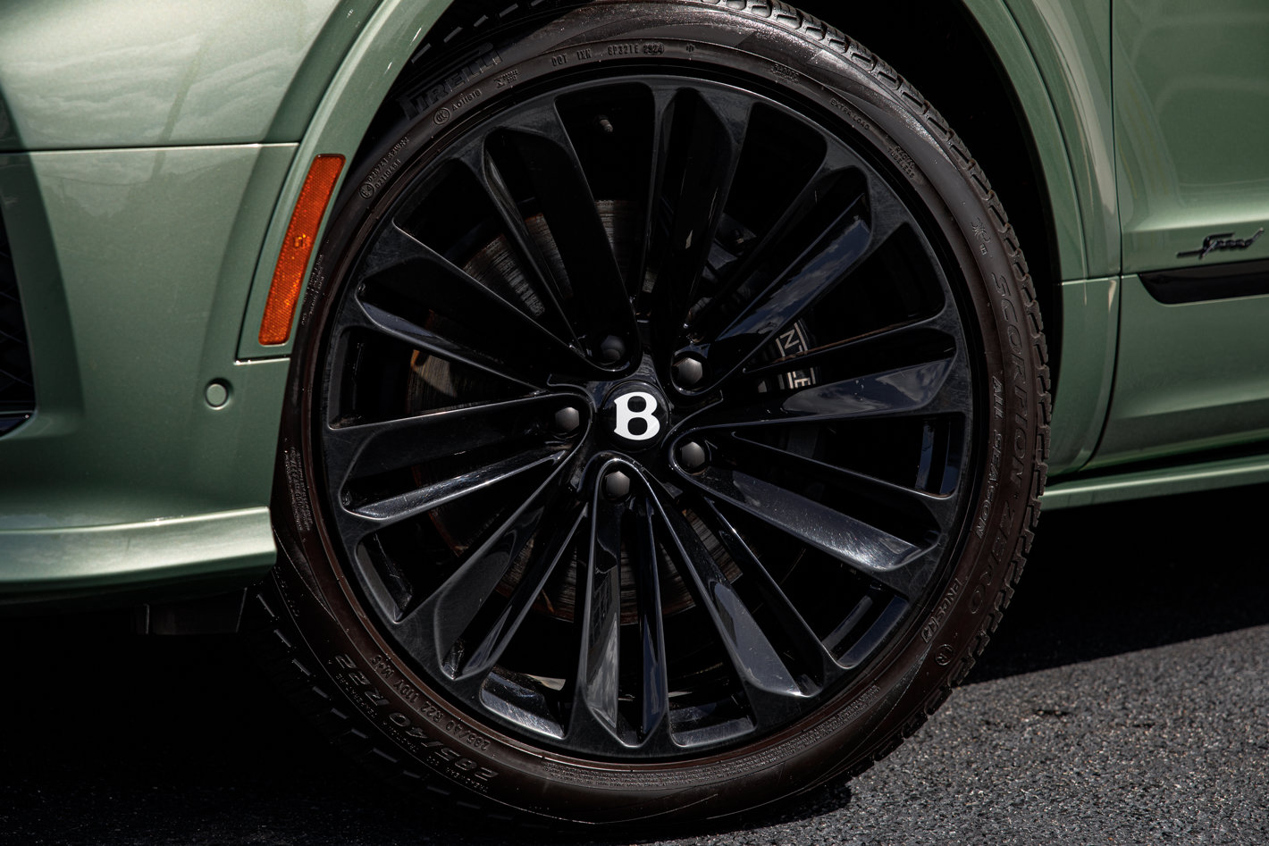 Used 2023 Bentley Bentayga Speed AWD/4WD image 3