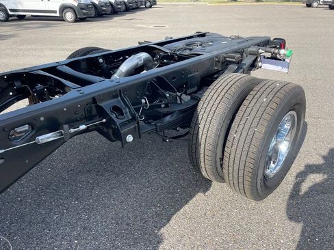 Used 2024 RAM 3500 Tradesman w/ Chrome Appearance Group image 32