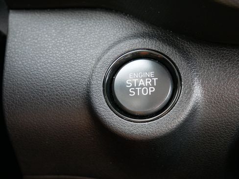 Used 2024 Hyundai Venue Limited FWD image 30
