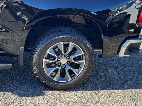 Used 2022 Chevrolet Silverado 1500 LT w/ Z71 Off-Road Package image 9