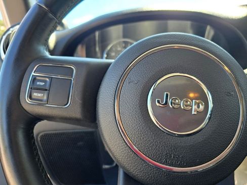 Used 2012 Jeep Wrangler Unlimited Sahara w/ Max Tow Pkg AWD/4WD image 19