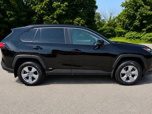 Used 2023 Toyota RAV4 LE AWD/4WD image 5