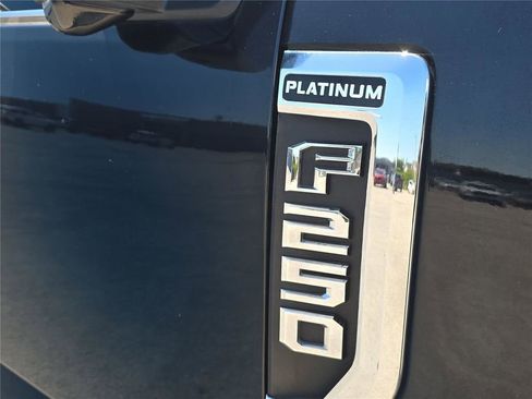 Used 2021 Ford F250 Platinum AWD/4WD image 3