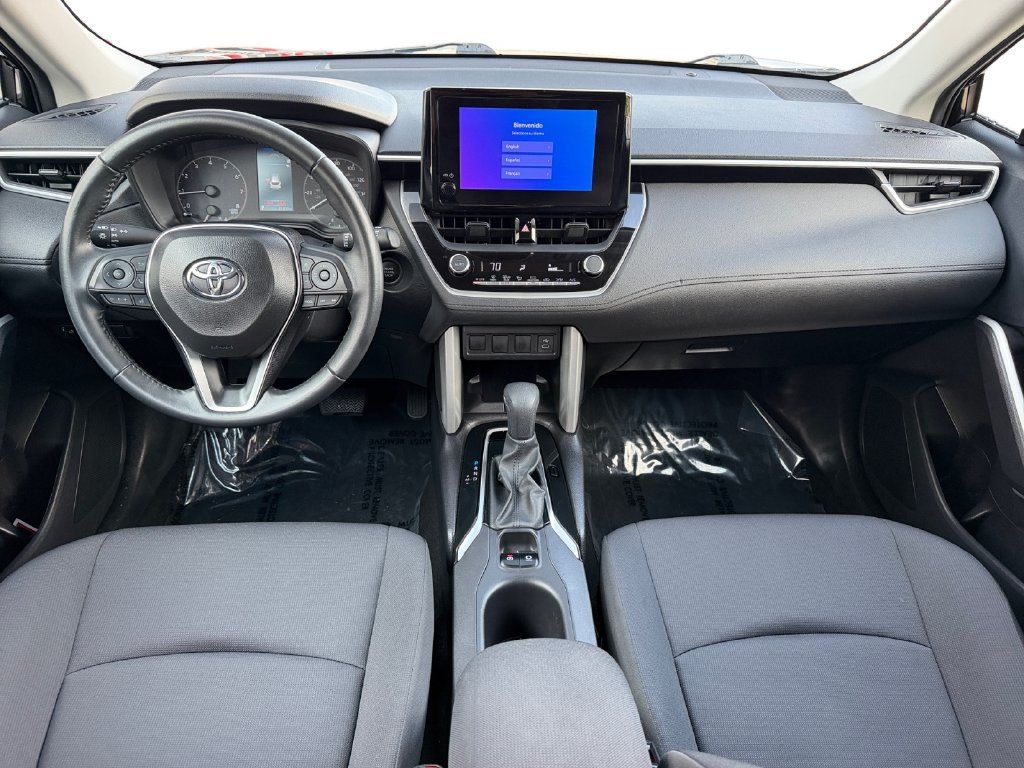 Used 2025 Toyota Corolla Cross LE FWD image 15