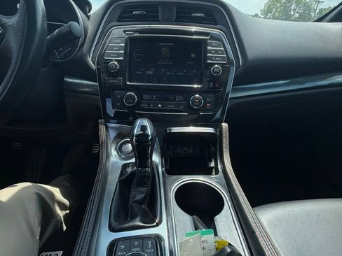 Used 2019 Nissan Maxima SR FWD image 17