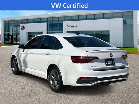 Certified 2024 Volkswagen Jetta SE w/ Panoramic Sunroof Package image 5