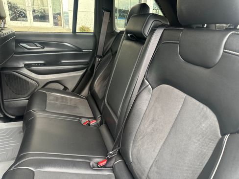 Used 2024 Jeep Grand Cherokee Altitude AWD/4WD image 19