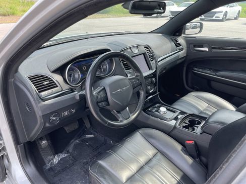 Certified 2022 Chrysler 300 S image 11