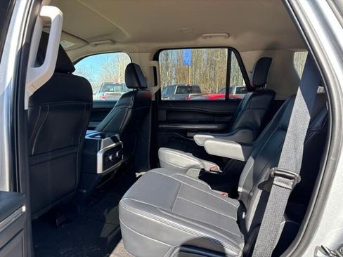 Used 2024 Ford Expedition XLT image 11