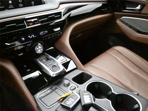 Certified 2024 Acura MDX SH-AWD w/ Technology Package image 4