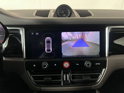 Certified 2025 Porsche Macan image 36