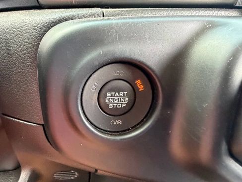 Used 2023 Jeep Gladiator Sport AWD/4WD image 30