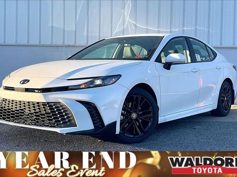 New 2026 Toyota Camry SE image 2