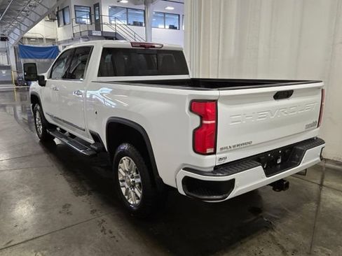 Used 2025 Chevrolet Silverado 3500 High Country w/ Technology Package AWD/4WD image 5