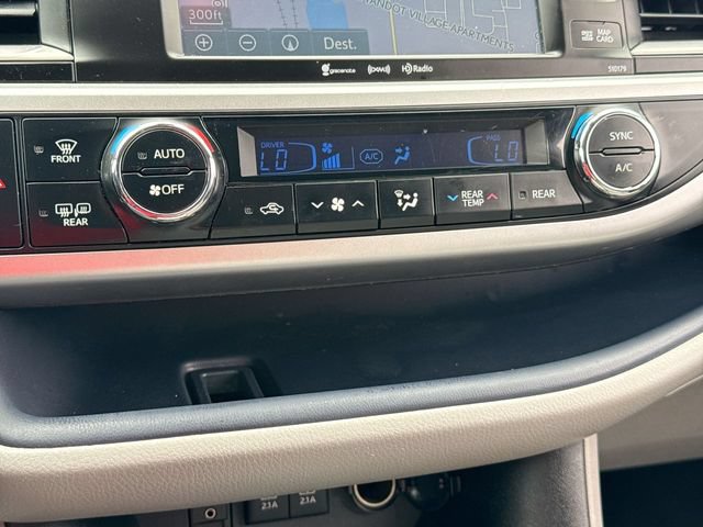 Used 2017 Toyota Highlander XLE AWD/4WD image 19