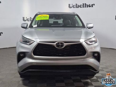 Used 2022 Toyota Highlander XLE AWD/4WD image 2