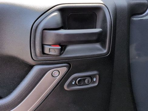 Used 2018 Jeep Wrangler Sport AWD/4WD image 13