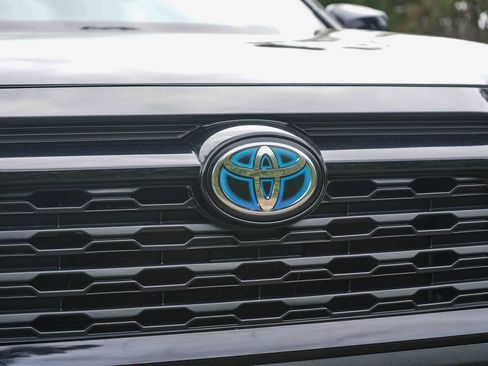 Used 2022 Toyota RAV4 XLE AWD/4WD image 11
