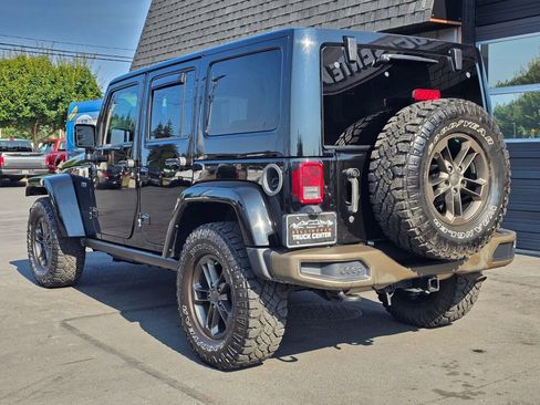 Used 2016 Jeep Wrangler Unlimited Sahara AWD/4WD image 3