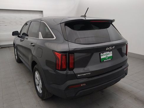 Used 2023 Kia Sorento LX FWD image 5