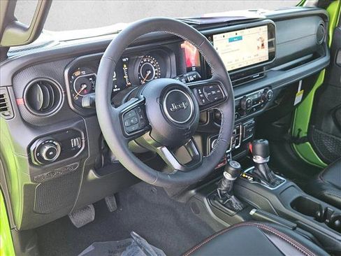 Used 2025 Jeep Wrangler Unlimited Rubicon AWD/4WD image 13