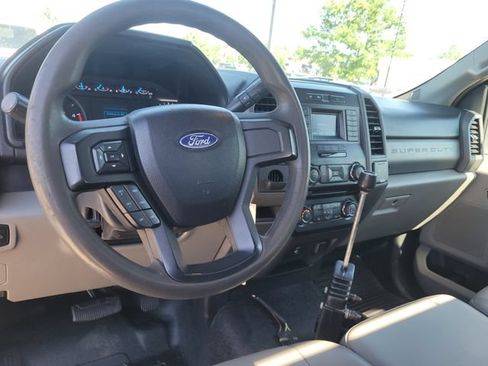 Used 2017 Ford F550 2WD Regular Cab Super Duty image 11