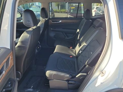 Certified 2024 Volkswagen Atlas SE FWD image 11
