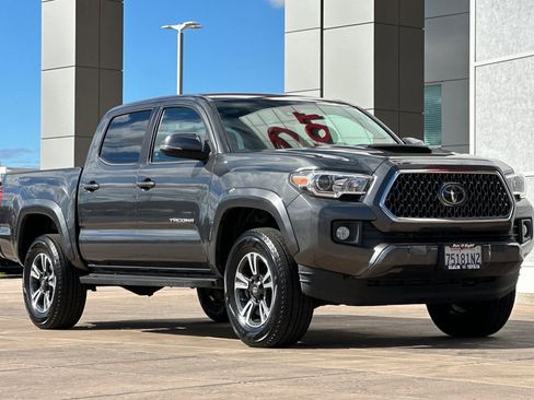 Certified 2018 Toyota Tacoma TRD Sport w/ Technology Package image 2