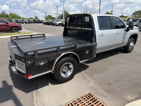 Used 2022 Chevrolet Silverado 3500 LT w/ Convenience Package AWD/4WD image 10