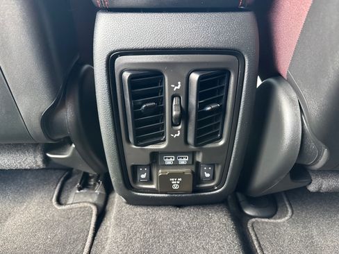 Used 2025 Dodge Durango GT AWD/4WD image 8