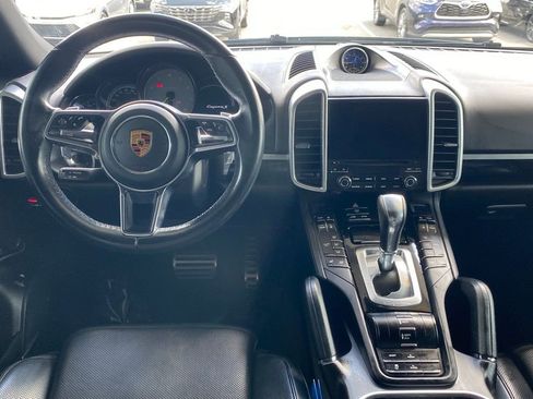 Used 2018 Porsche Cayenne S Platinum AWD/4WD image 9