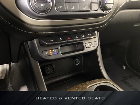 Used 2019 GMC Canyon Denali image 6