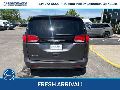 Used 2023 Chrysler Voyager LX FWD image 5