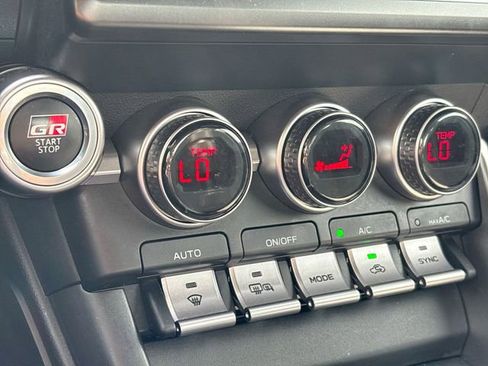 Used 2024 Toyota GR86 Premium image 24