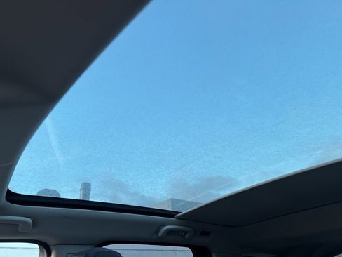 Used 2015 Land Rover Discovery Sport HSE image 33