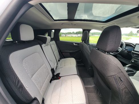 Used 2023 Ford Escape Active w/ Tech Pack #2 AWD/4WD image 30